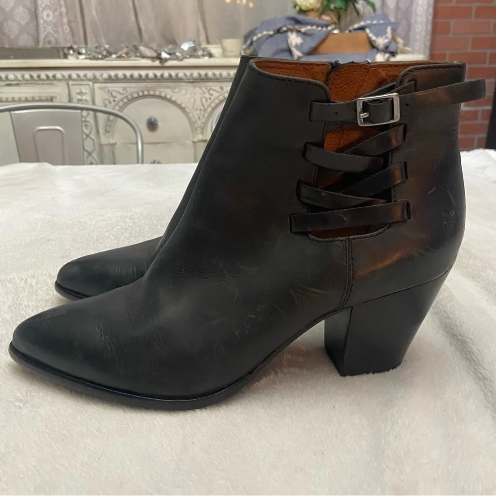 Frye Women's Carson Belted Bootie Ankle Boot Size 8.5